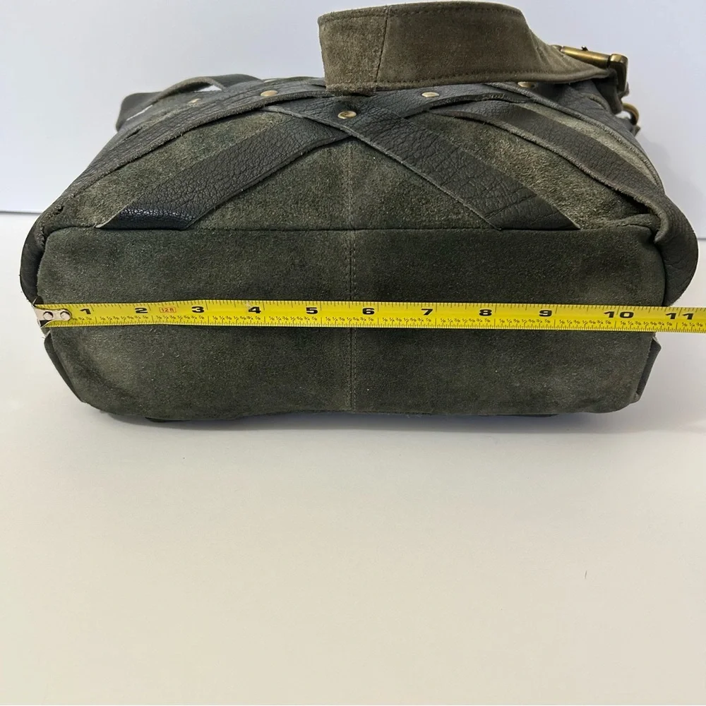 UO - Deena & Ozzy - Elegant Green Suede and Leather Boho Shoulder/Crossbody Bag - Picture 13 of 16